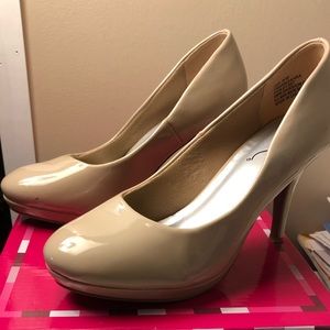 OK size 8 Tan Pumps